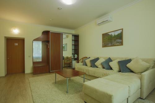 hall-lux-2